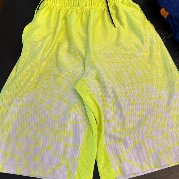 Nike Kids Mesh Shorts in Blue and Yellow - Picture 5 of 16